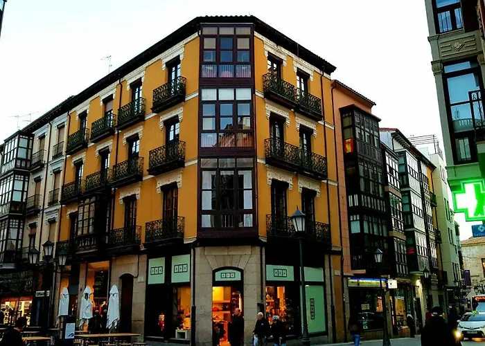 Casa Condal De Reyna *